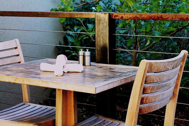 Outdoor dining reno seating at The Grill with comfortable patio tables